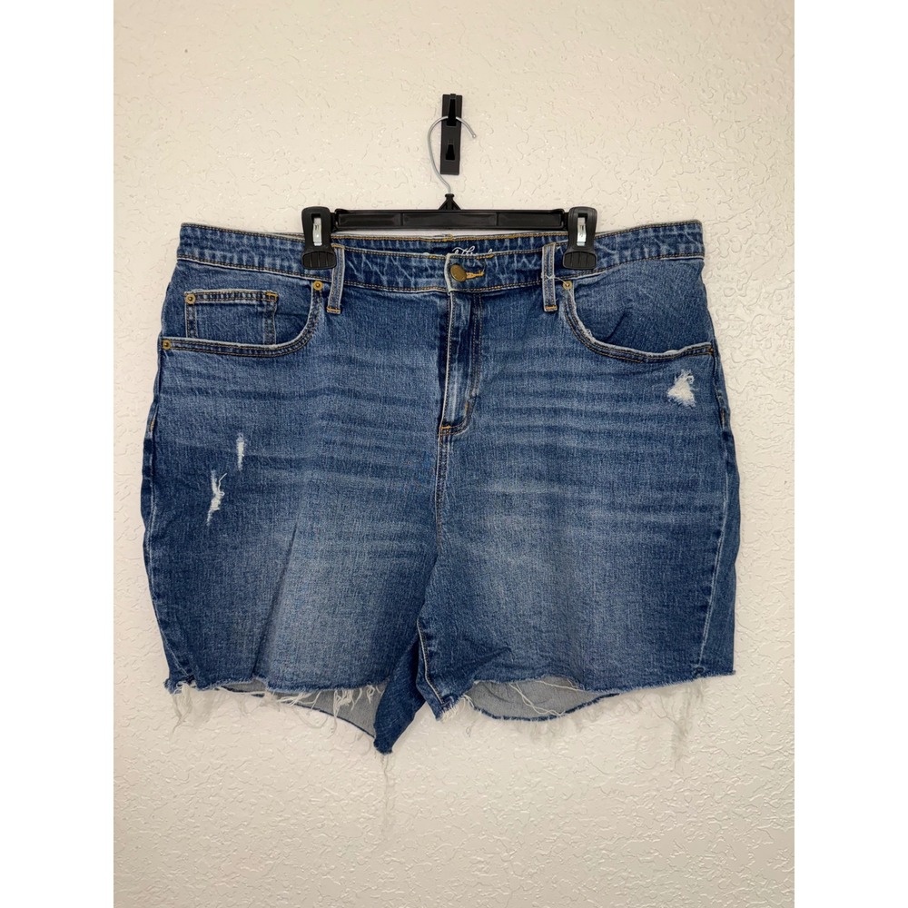 Universal Thread‎ Womens 20W Distressed Denim Shorts Medium Wash Raw Hem Blue
